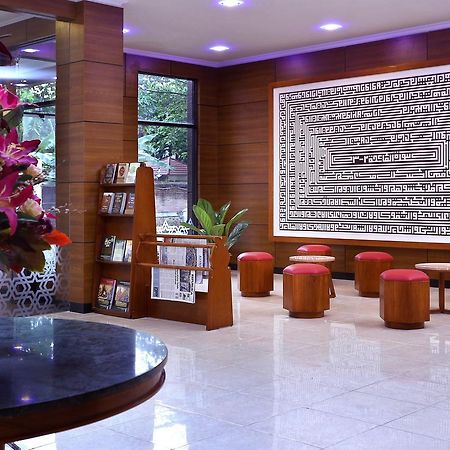 Multazam Hotel Solo Екстер'єр фото