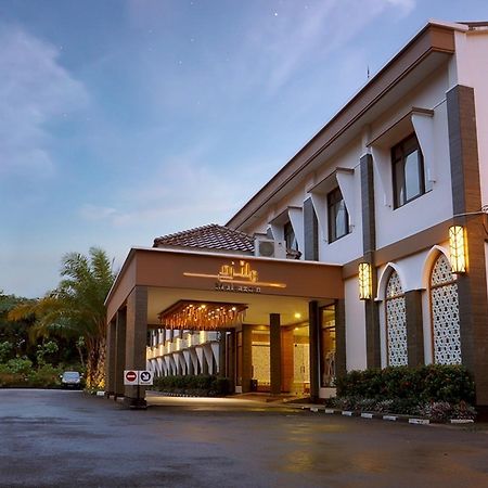 Multazam Hotel Solo Екстер'єр фото