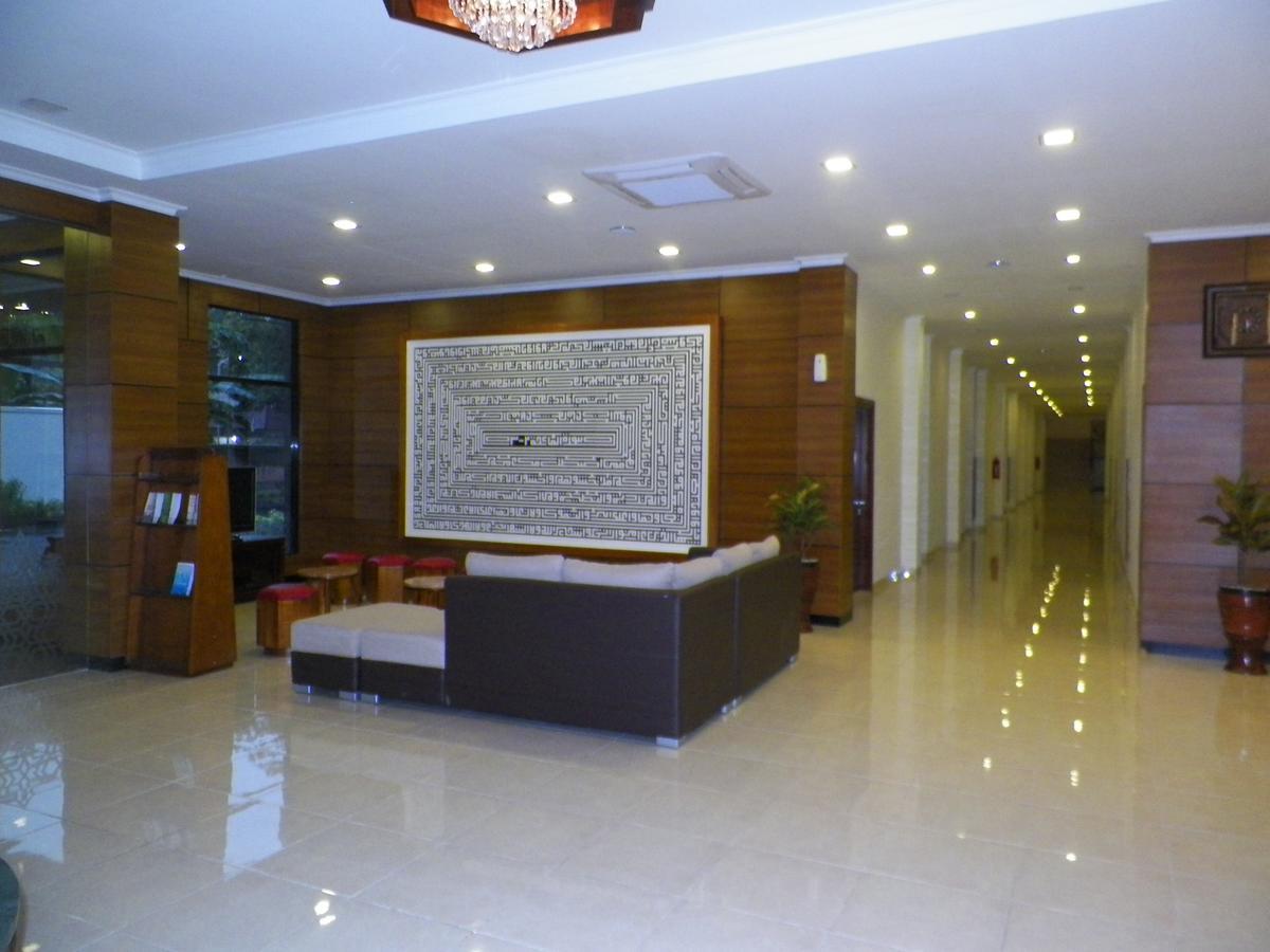 Multazam Hotel Solo Екстер'єр фото