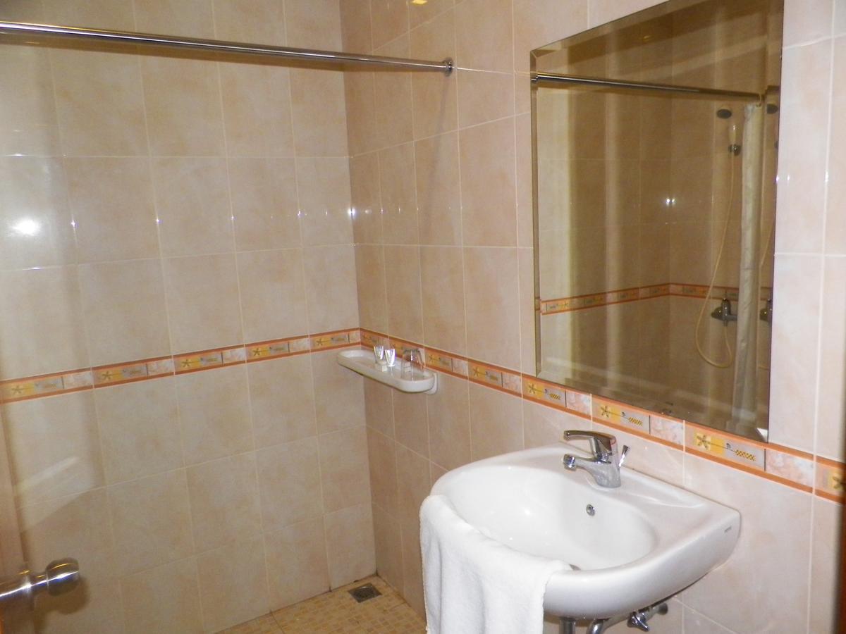 Multazam Hotel Solo Екстер'єр фото