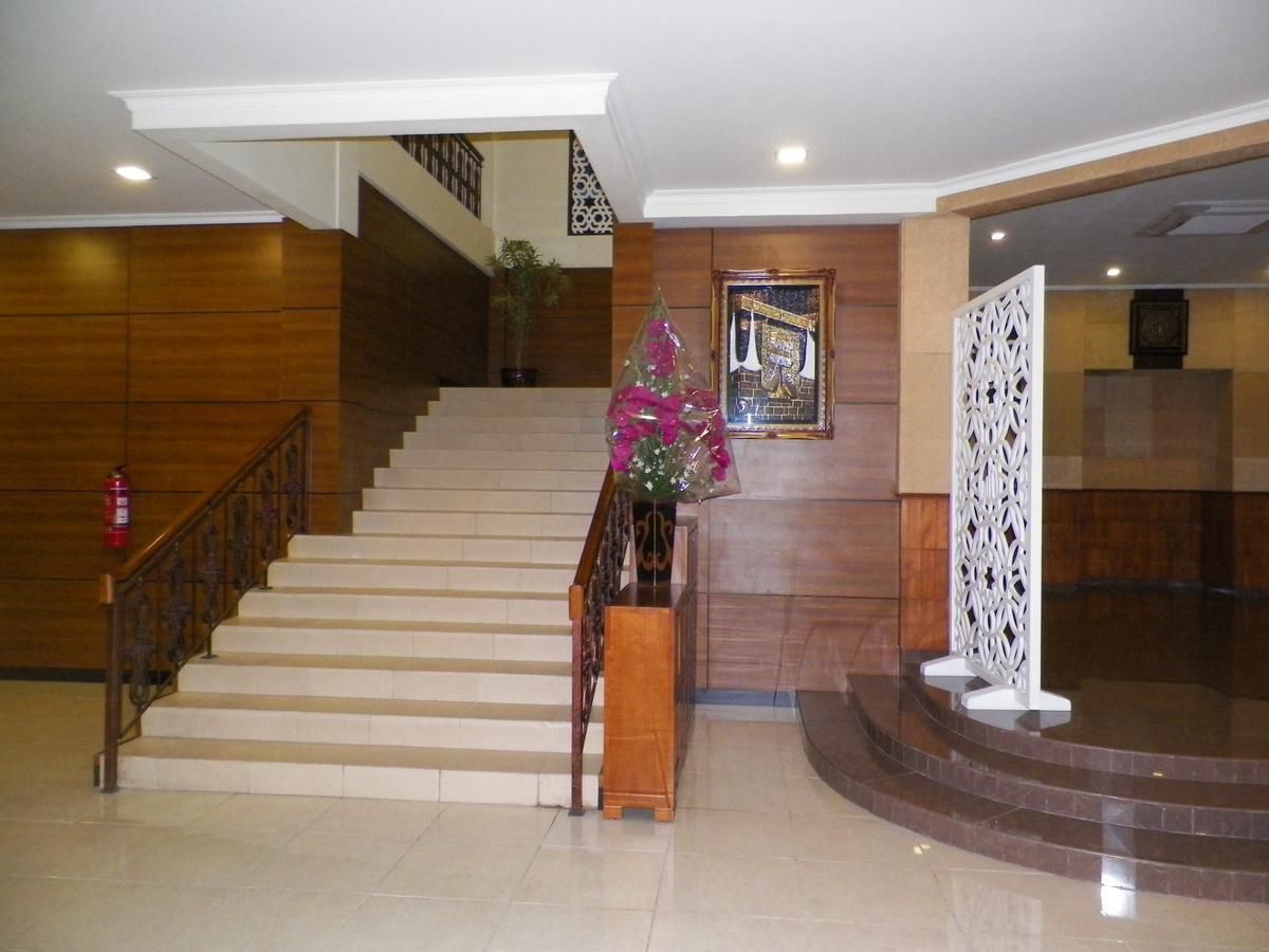 Multazam Hotel Solo Екстер'єр фото