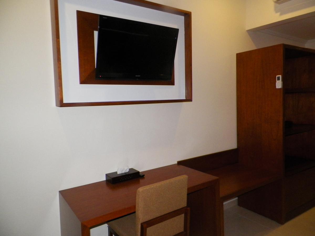 Multazam Hotel Solo Екстер'єр фото