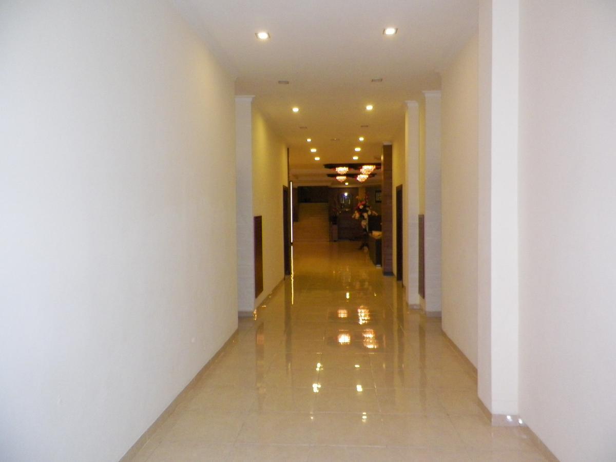 Multazam Hotel Solo Екстер'єр фото