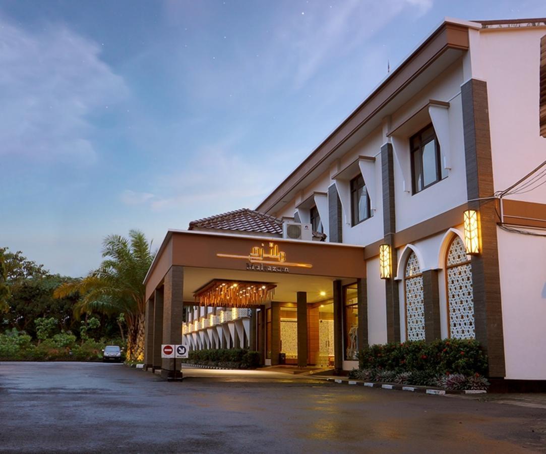 Multazam Hotel Solo Екстер'єр фото