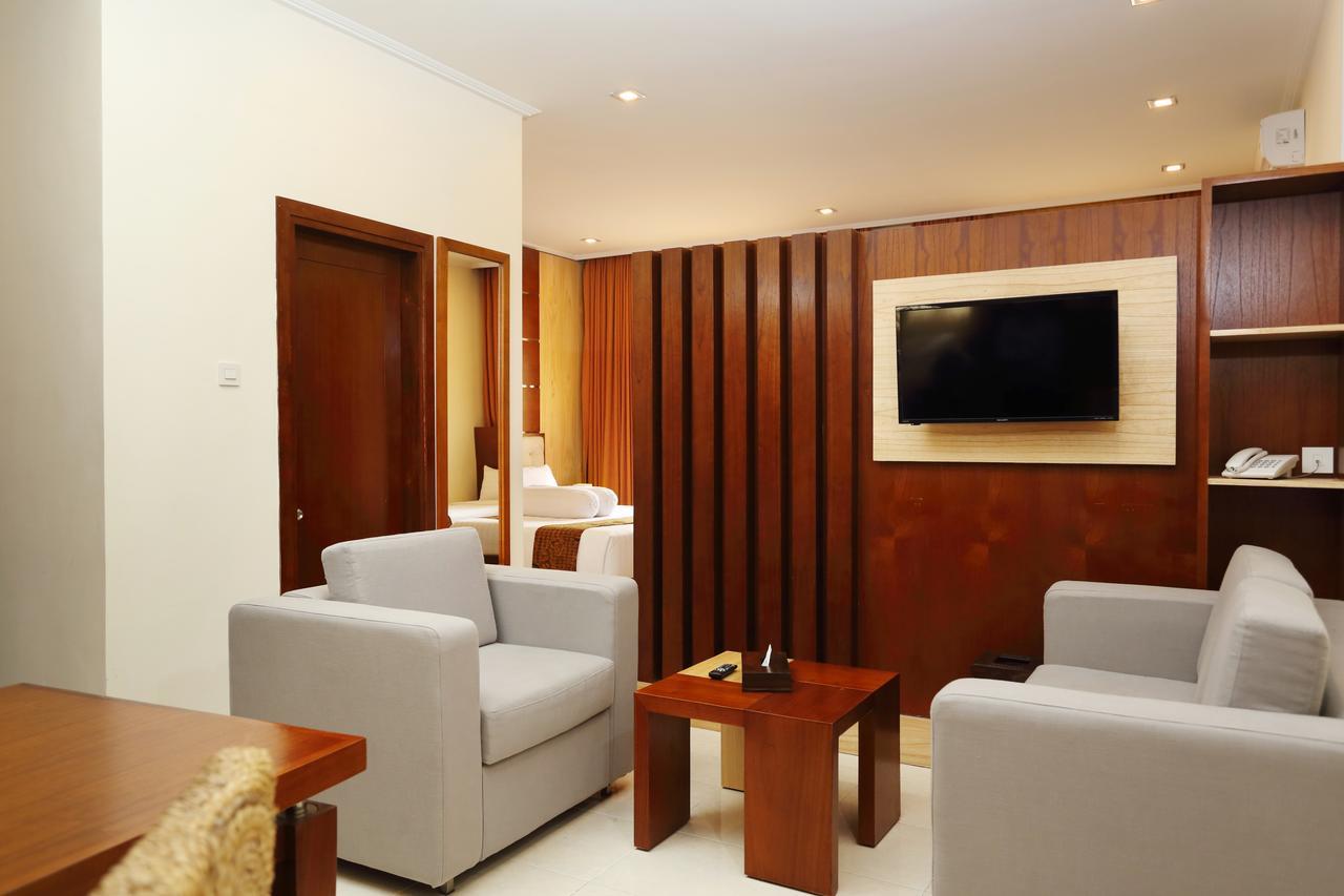 Multazam Hotel Solo Екстер'єр фото