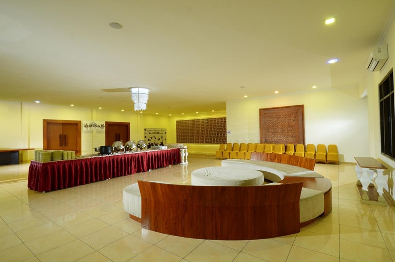 Multazam Hotel Solo Екстер'єр фото