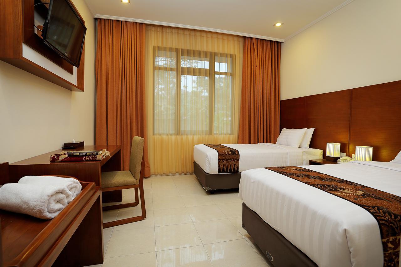 Multazam Hotel Solo Екстер'єр фото