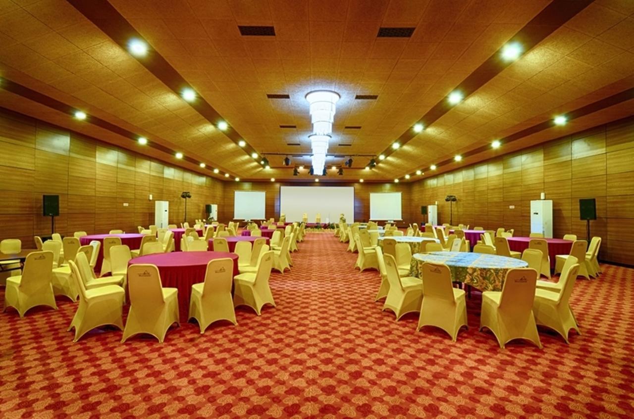 Multazam Hotel Solo Екстер'єр фото