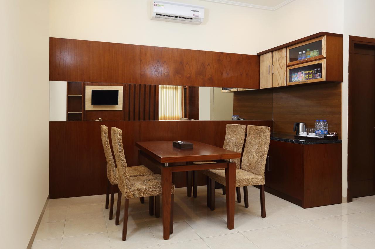 Multazam Hotel Solo Екстер'єр фото